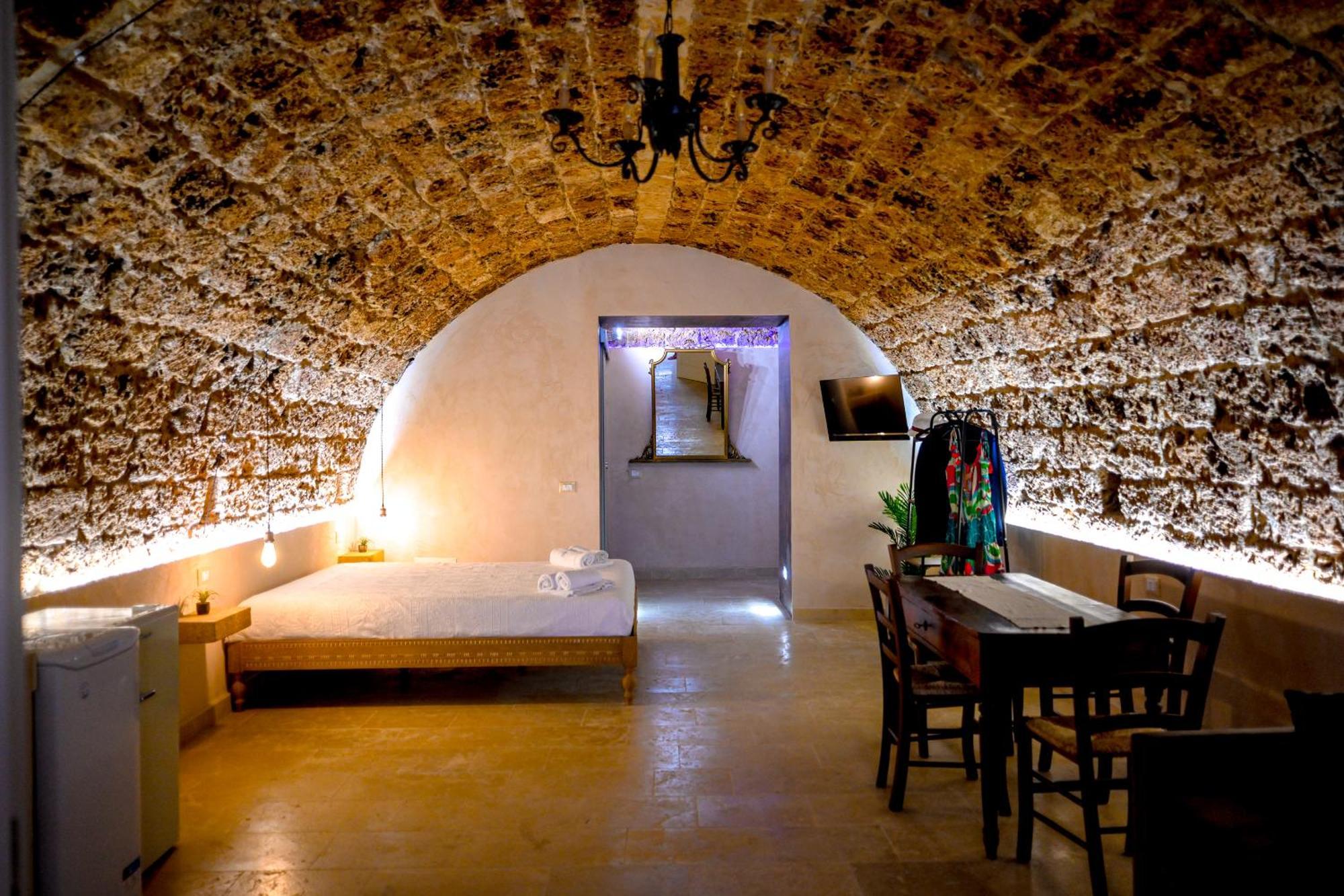 La Grotta, Luxury Suite & Spa Noto Bagian luar foto