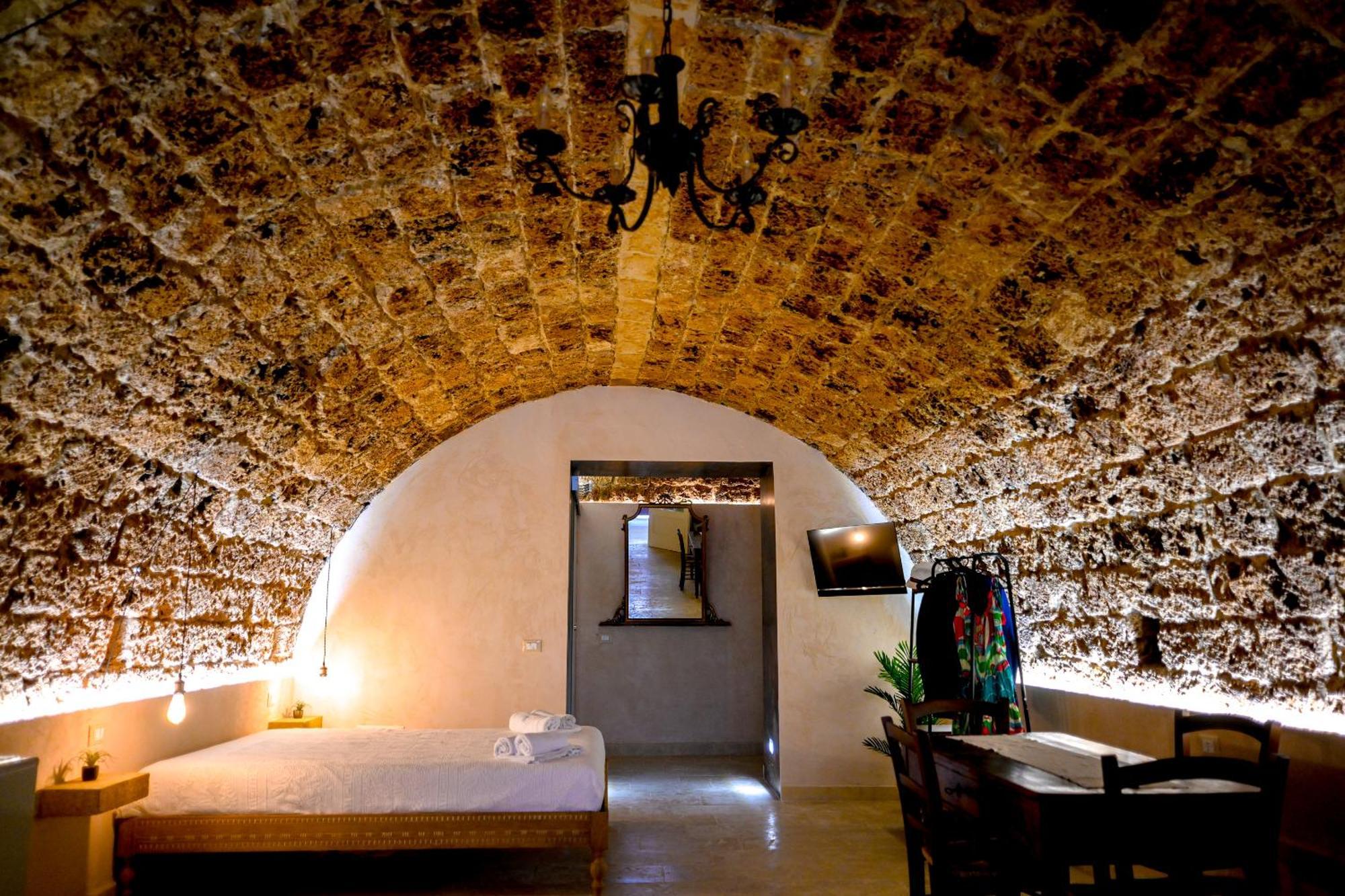 La Grotta, Luxury Suite & Spa Noto Bagian luar foto